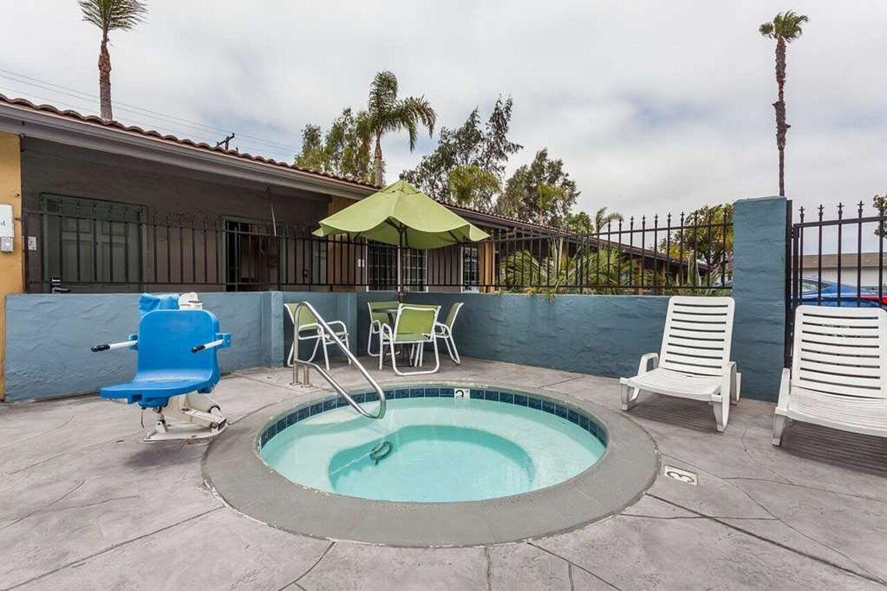 Howard Johnson By Wyndham National City/San Diego South Exterior foto