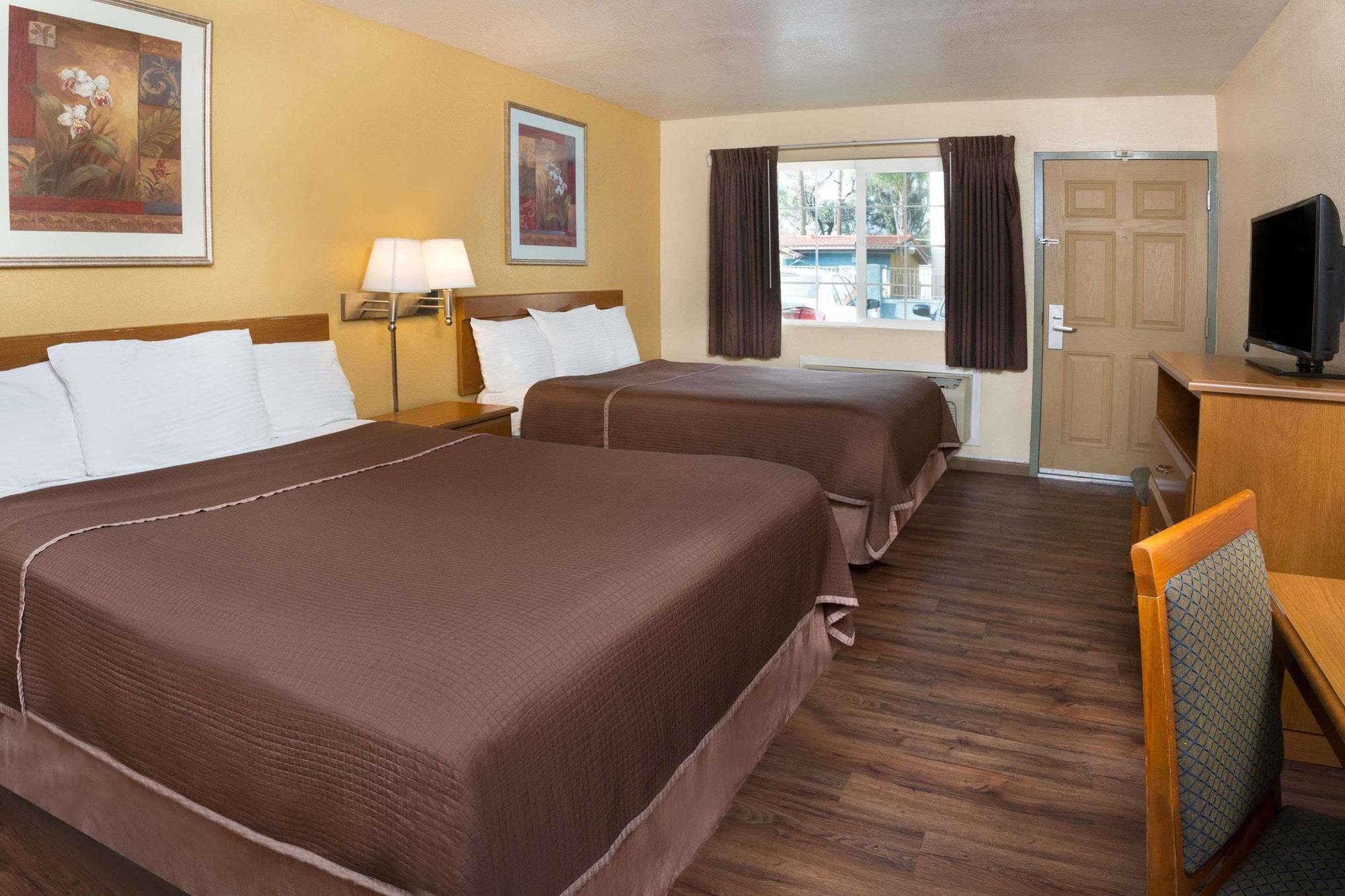 Howard Johnson By Wyndham National City/San Diego South Exterior foto