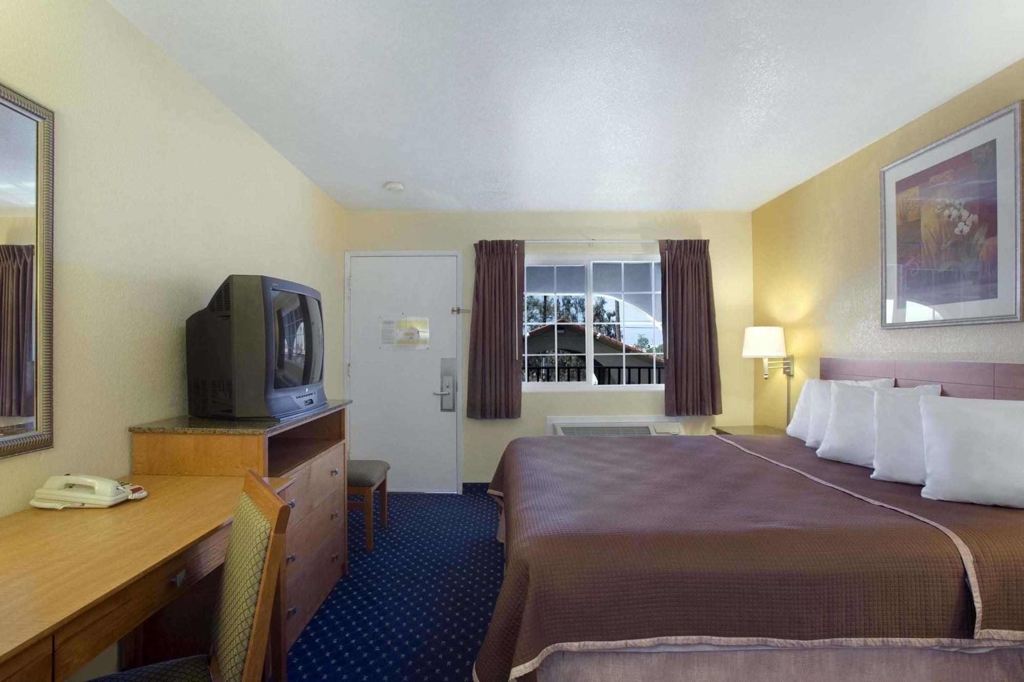 Howard Johnson By Wyndham National City/San Diego South Exterior foto